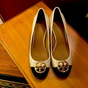 Tory Burch ivory and black pumps